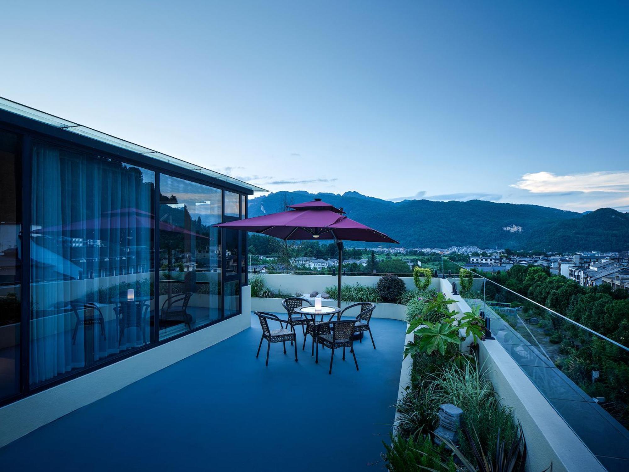 Zhangjiajie Utopia Hotel--Free One Way Pick Up Service Over 2 Nights Exterior photo