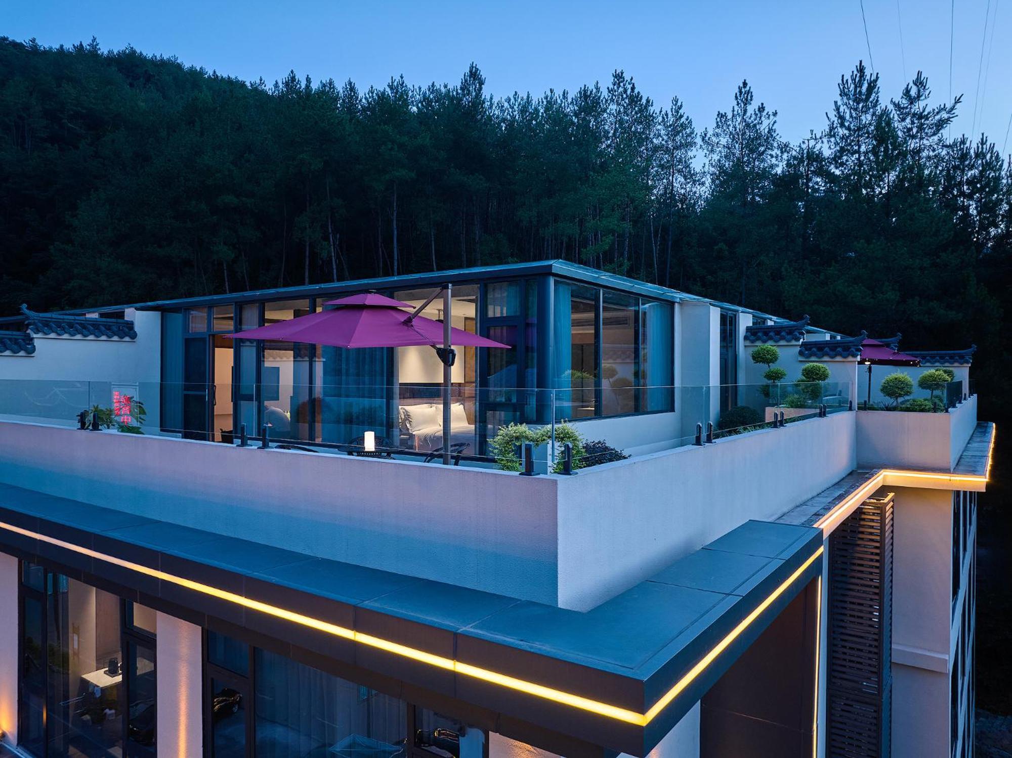 Zhangjiajie Utopia Hotel--Free One Way Pick Up Service Over 2 Nights Exterior photo