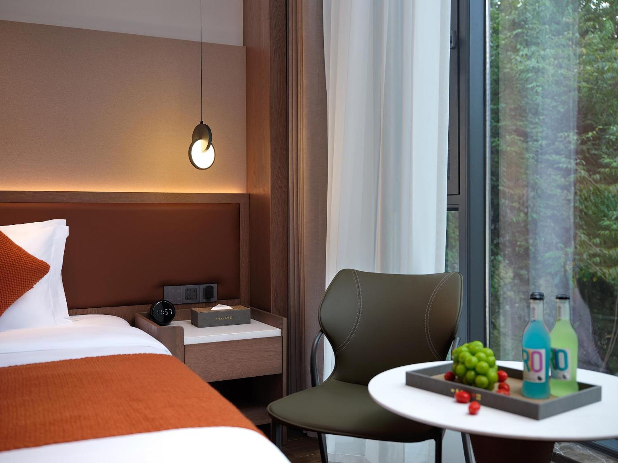 Zhangjiajie Utopia Hotel--Free One Way Pick Up Service Over 2 Nights Exterior photo