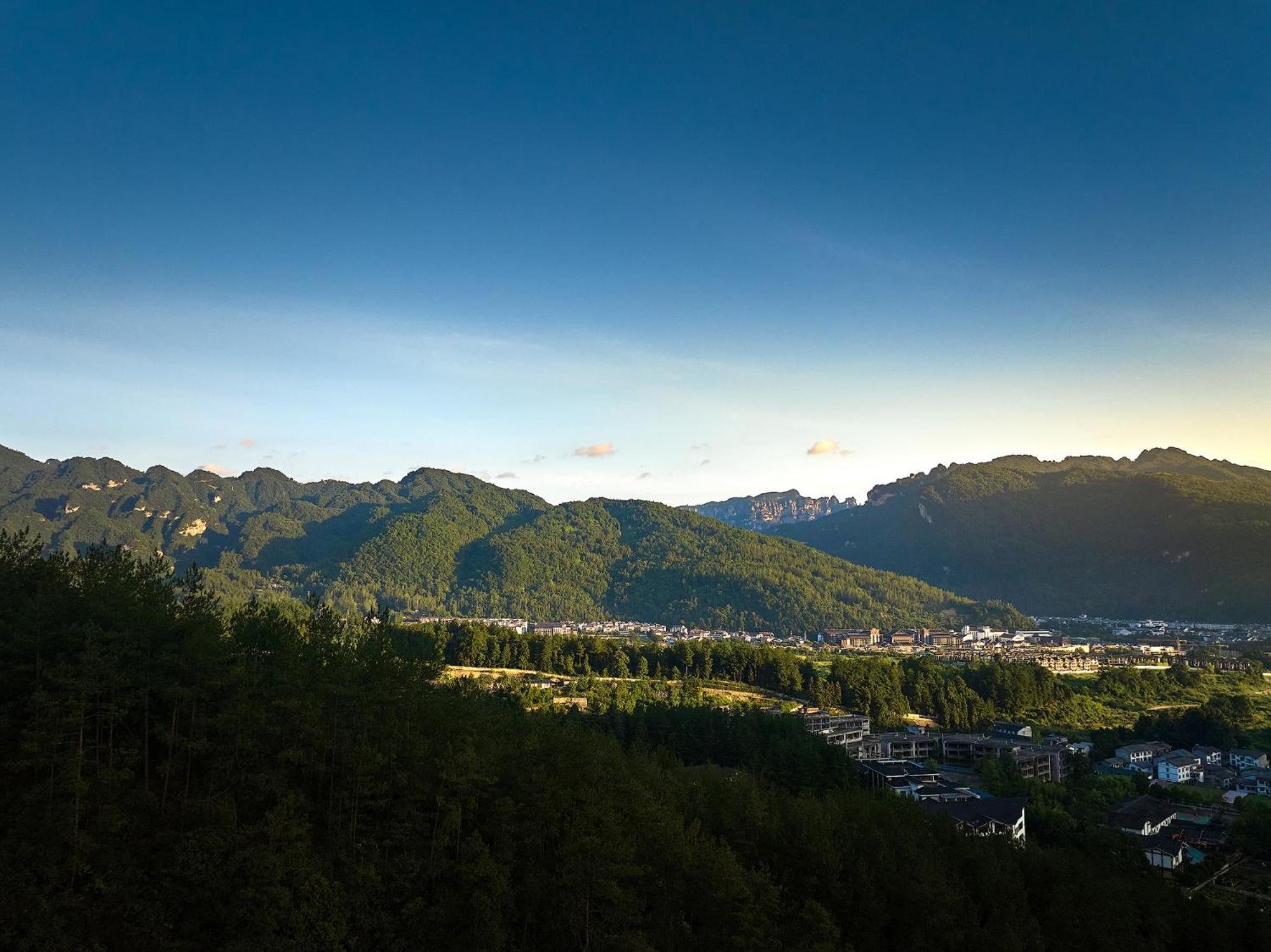 Zhangjiajie Utopia Hotel--Free One Way Pick Up Service Over 2 Nights Exterior photo