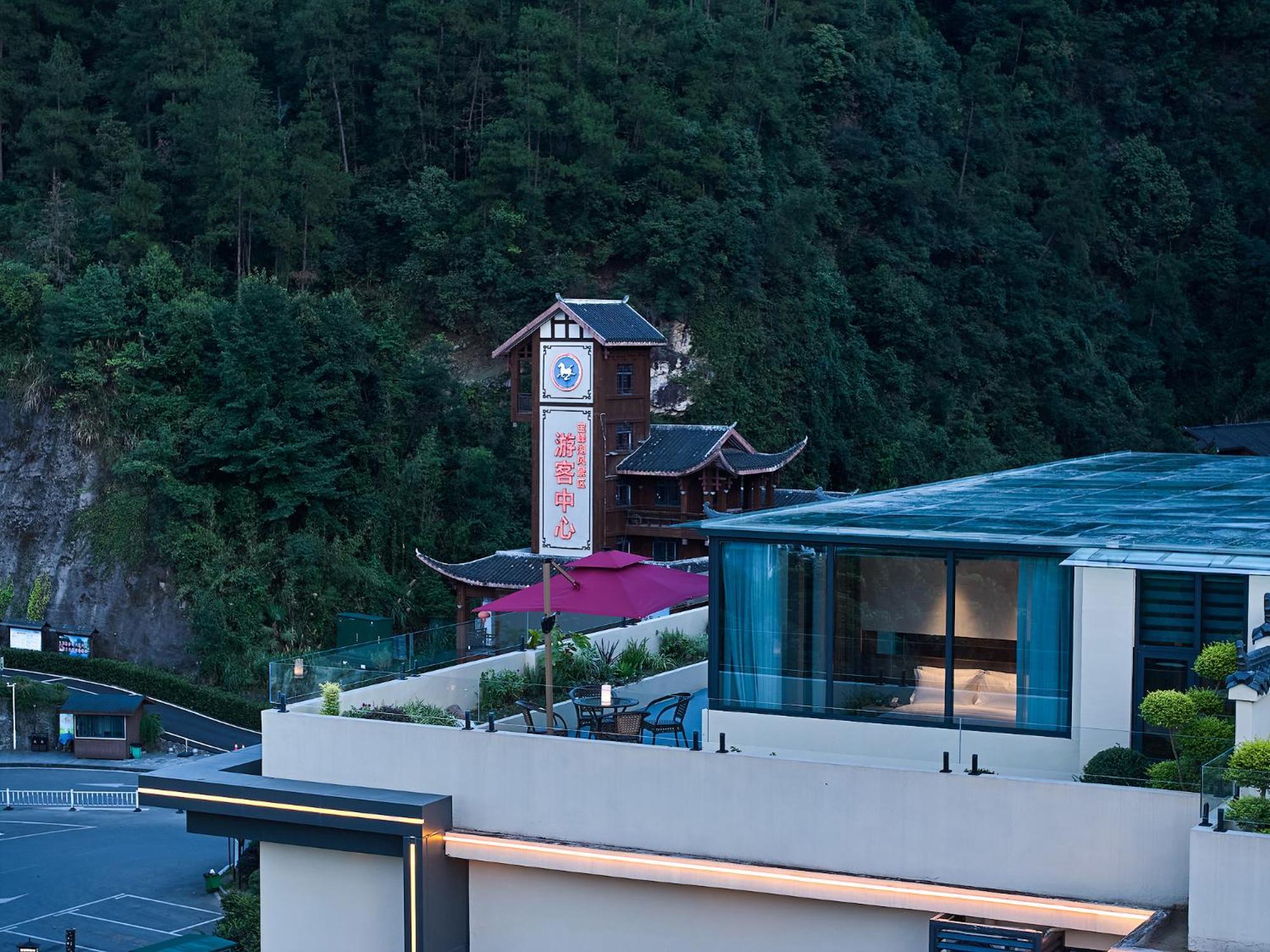 Zhangjiajie Utopia Hotel--Free One Way Pick Up Service Over 2 Nights Exterior photo